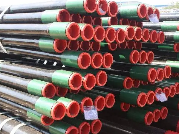 Método de conexión de tubería de perforación y tubería de revestimiento de petróleo